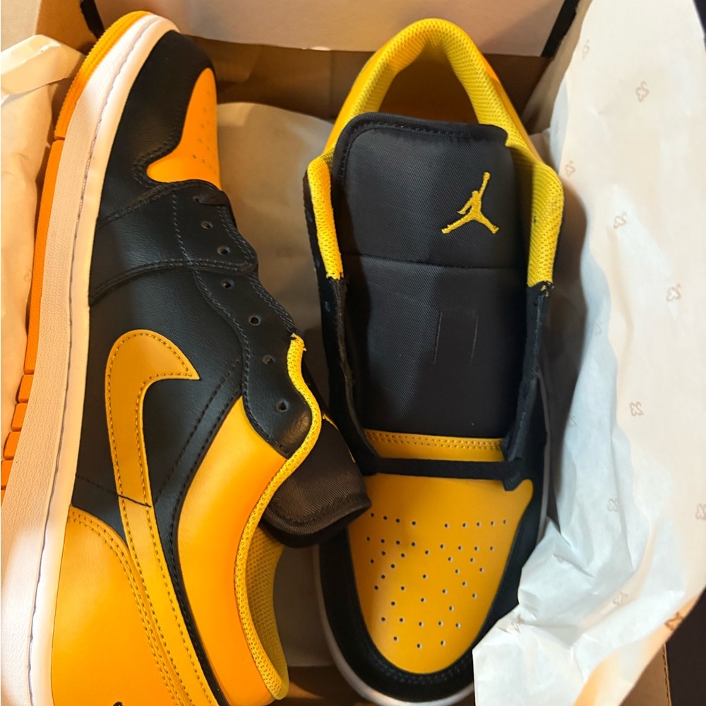 Air Jordan Low Black and Yellow Sneakers size 10 and a half - Picture 3 of 7